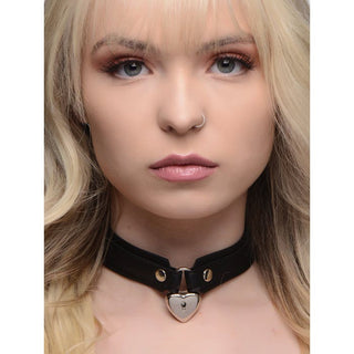 BG-31 Locking Heart Collar